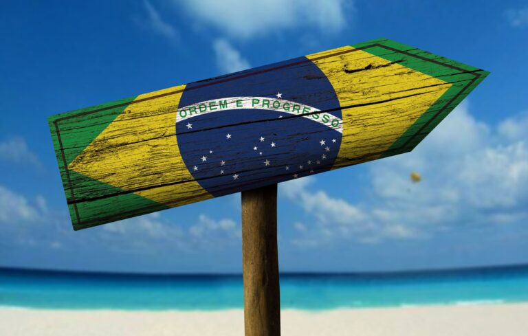 Placa em formato da bandeira do Brasil simbolizando turismo esportivo